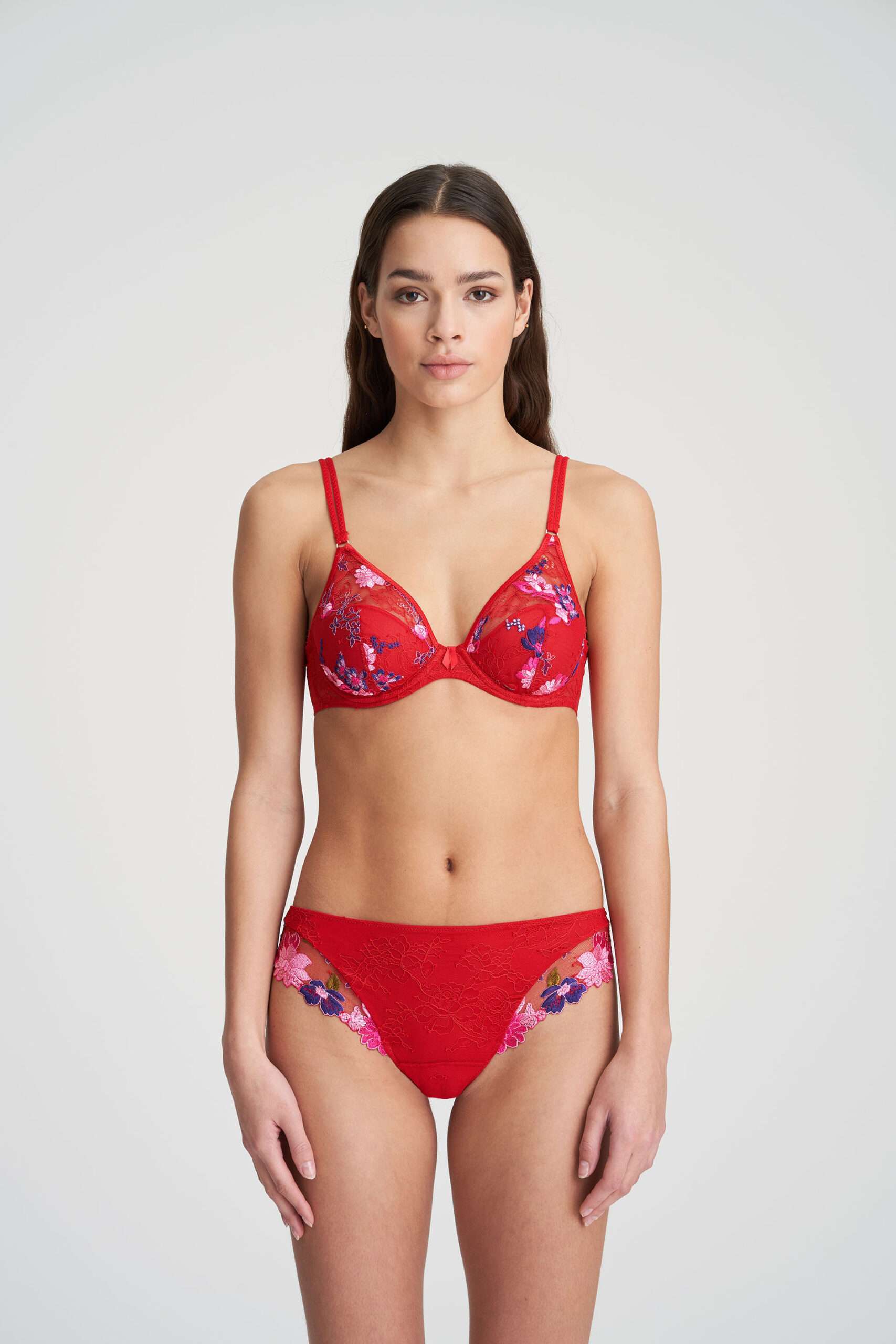 JUDITH Rood balconnet mousse met naad