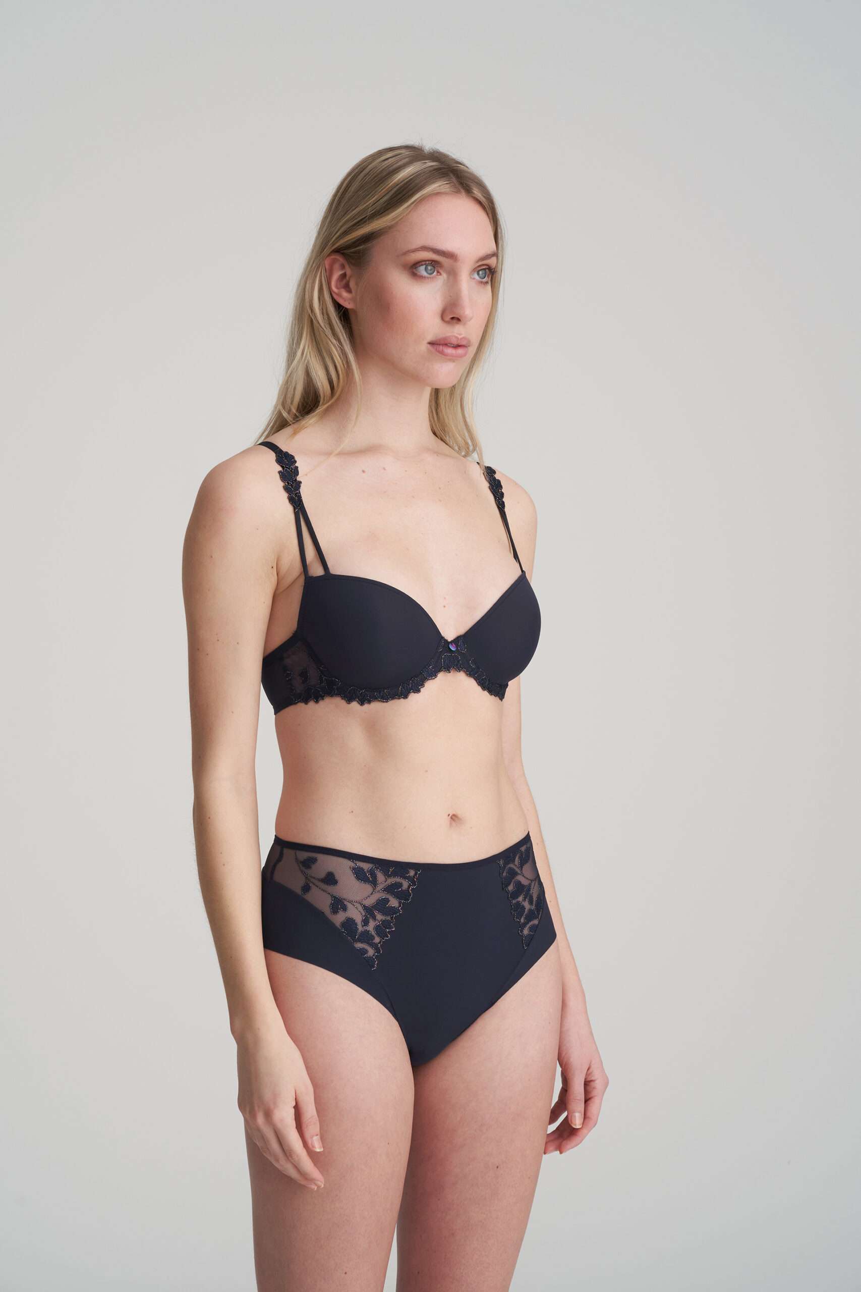 LEDA Night Blue mousse bh ronde vorm LEDA Night Blue mousse bh ronde vorm