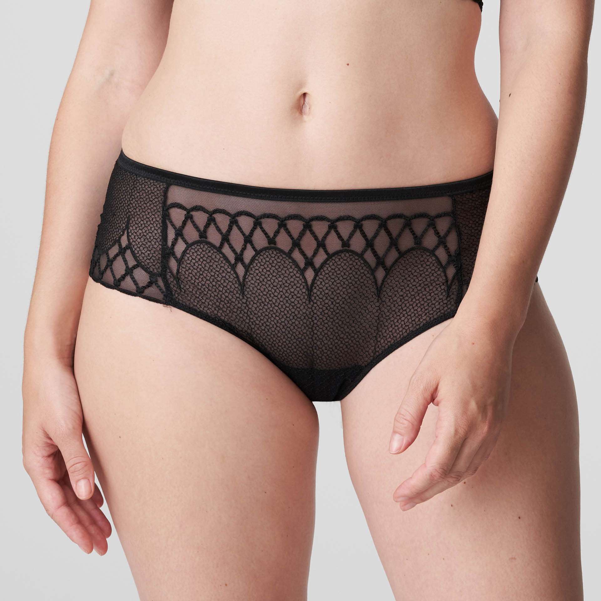VYA zwart luxe string