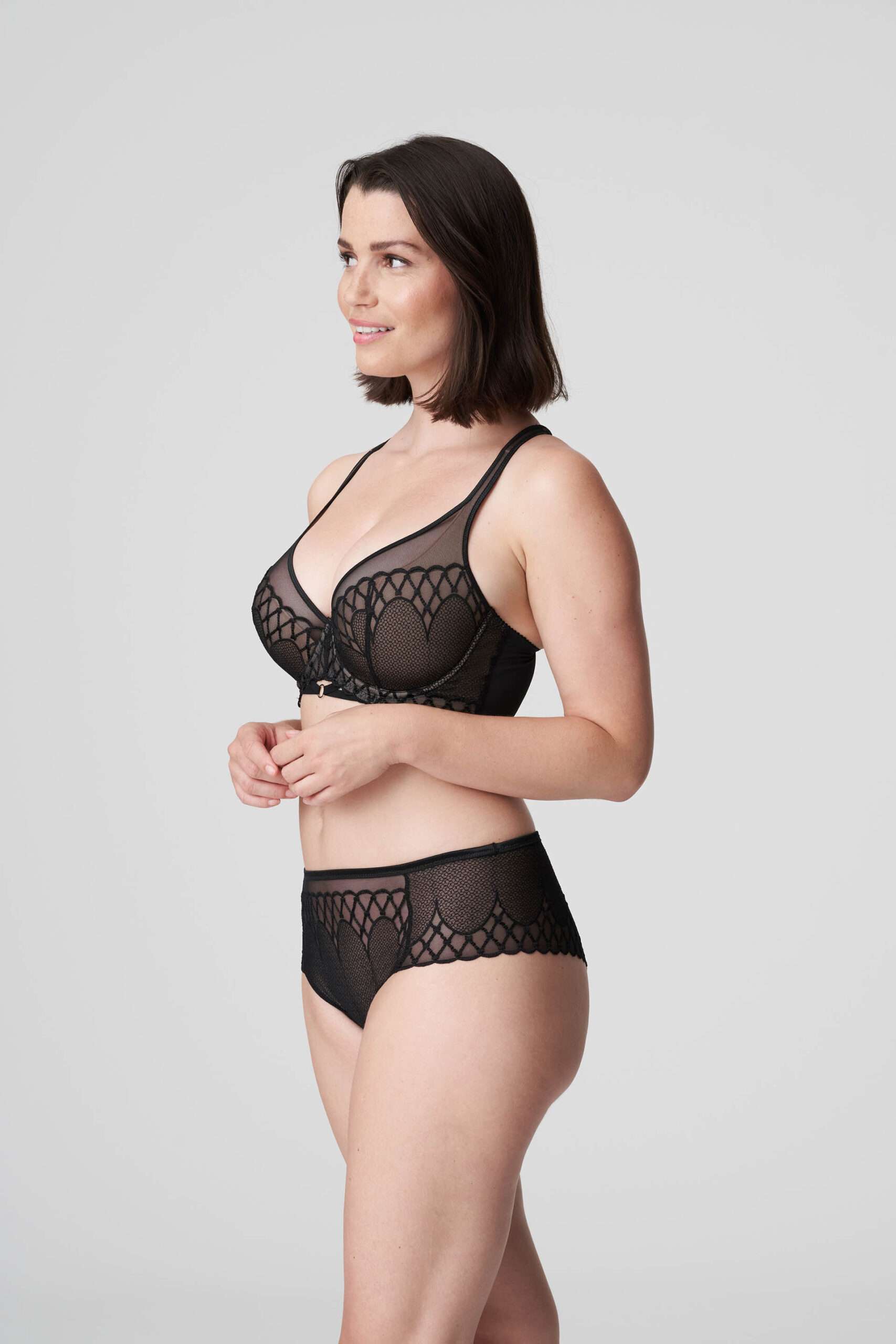 VYA zwart luxe string