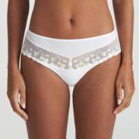 LEDA wit hotpants