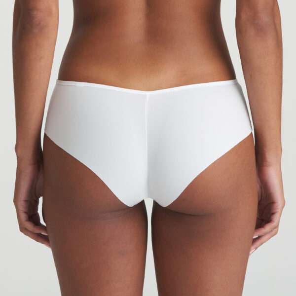 LEDA wit hotpants
