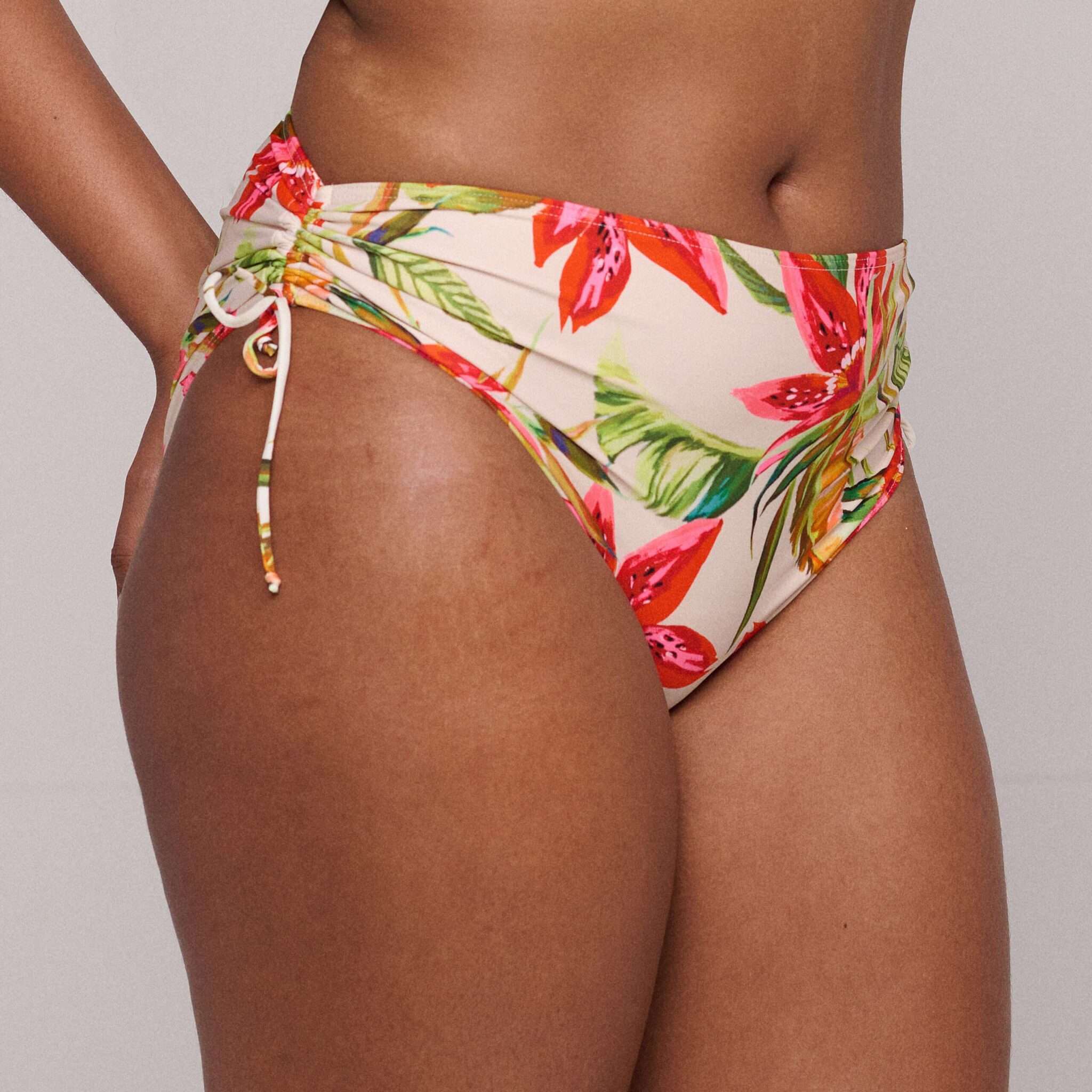 TANZANIA Calm tropics bikini tailleslip met koordjes TANZANIA Calm tropics bikini tailleslip met koordjes