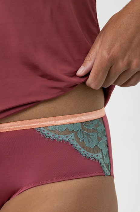Poetry Vogue short