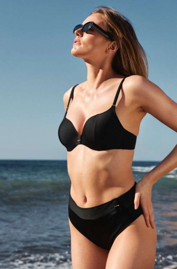 CASSIE zwart voorgevormde bikini hartvorm CASSIE zwart voorgevormde bikini hartvorm